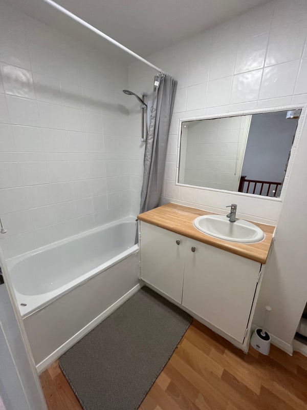 Room Coopers Close in Greater London