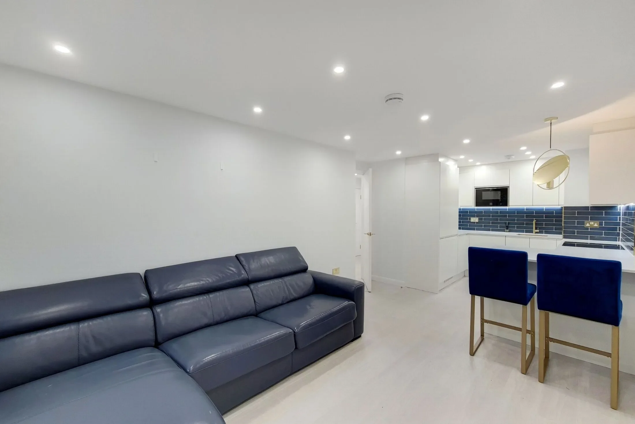 Flat Earl's Court Road in Greater London