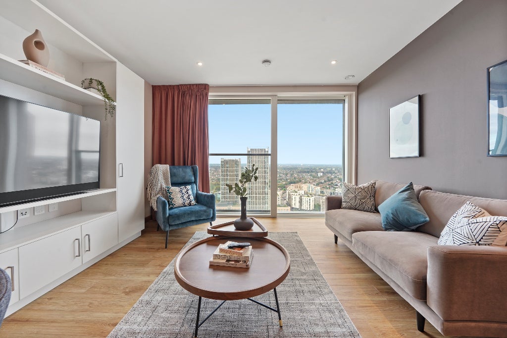 Flat Anthems Way in Greater London