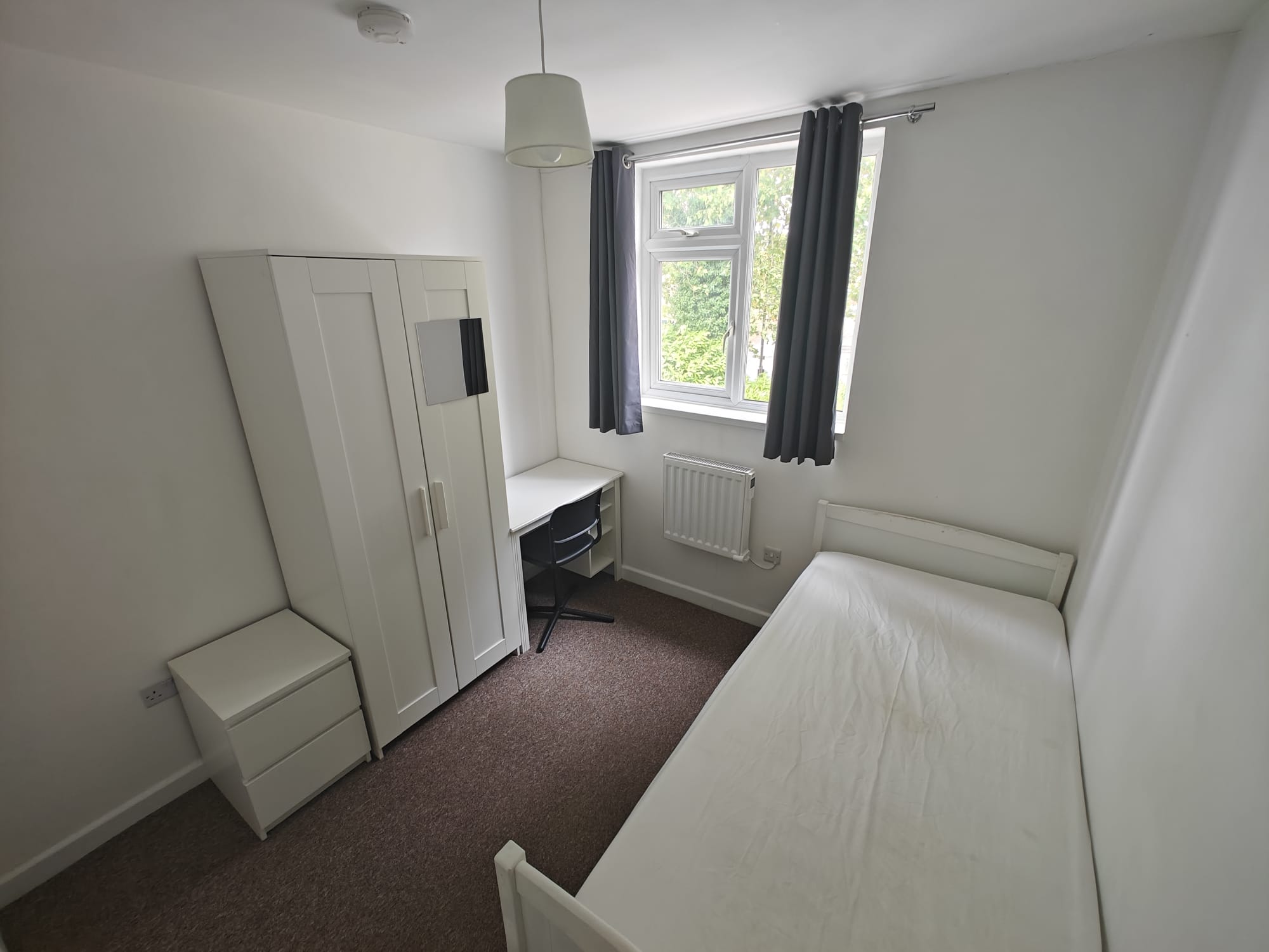 Room Louise Avenue in Bristol