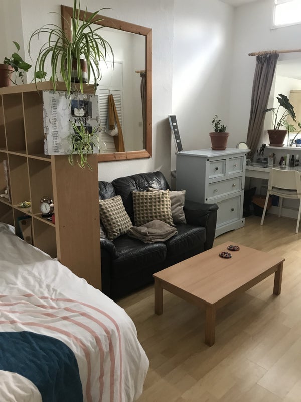 Flat Ritherdon Road in Greater London