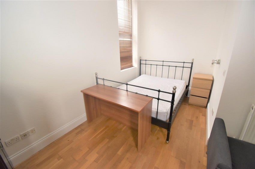 Flat Milverton Hill in Royal Leamington Spa