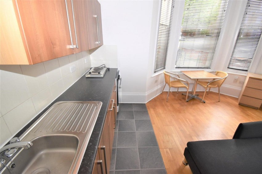 Flat Milverton Hill in Royal Leamington Spa