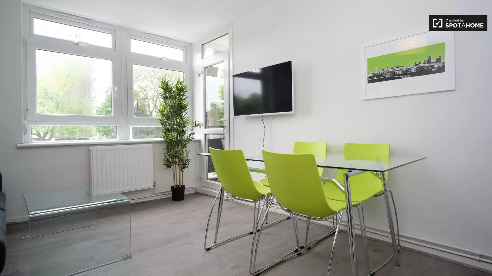 Room Cambridge Heath Road in Greater London