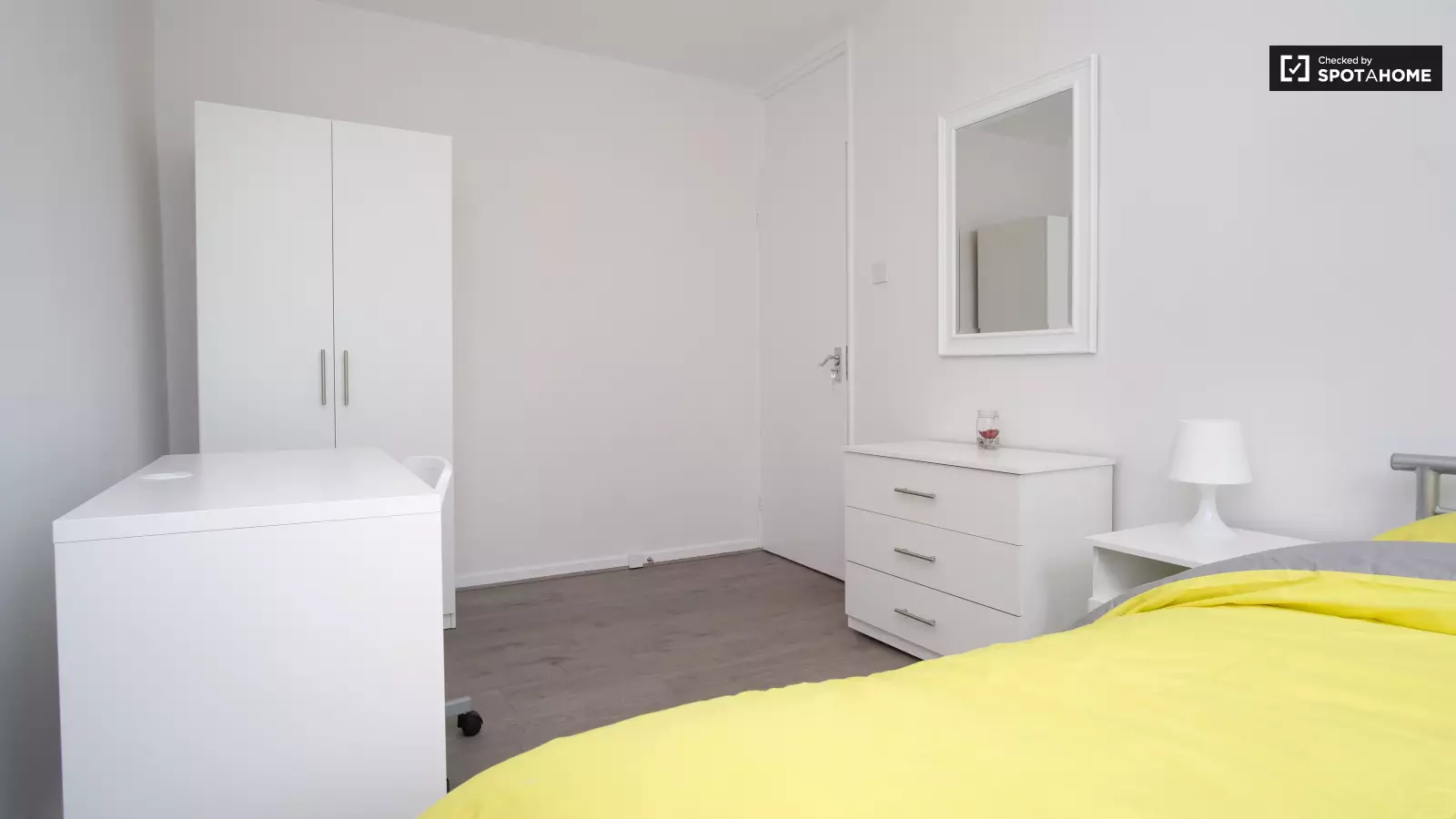 Room Cambridge Heath Road in Greater London