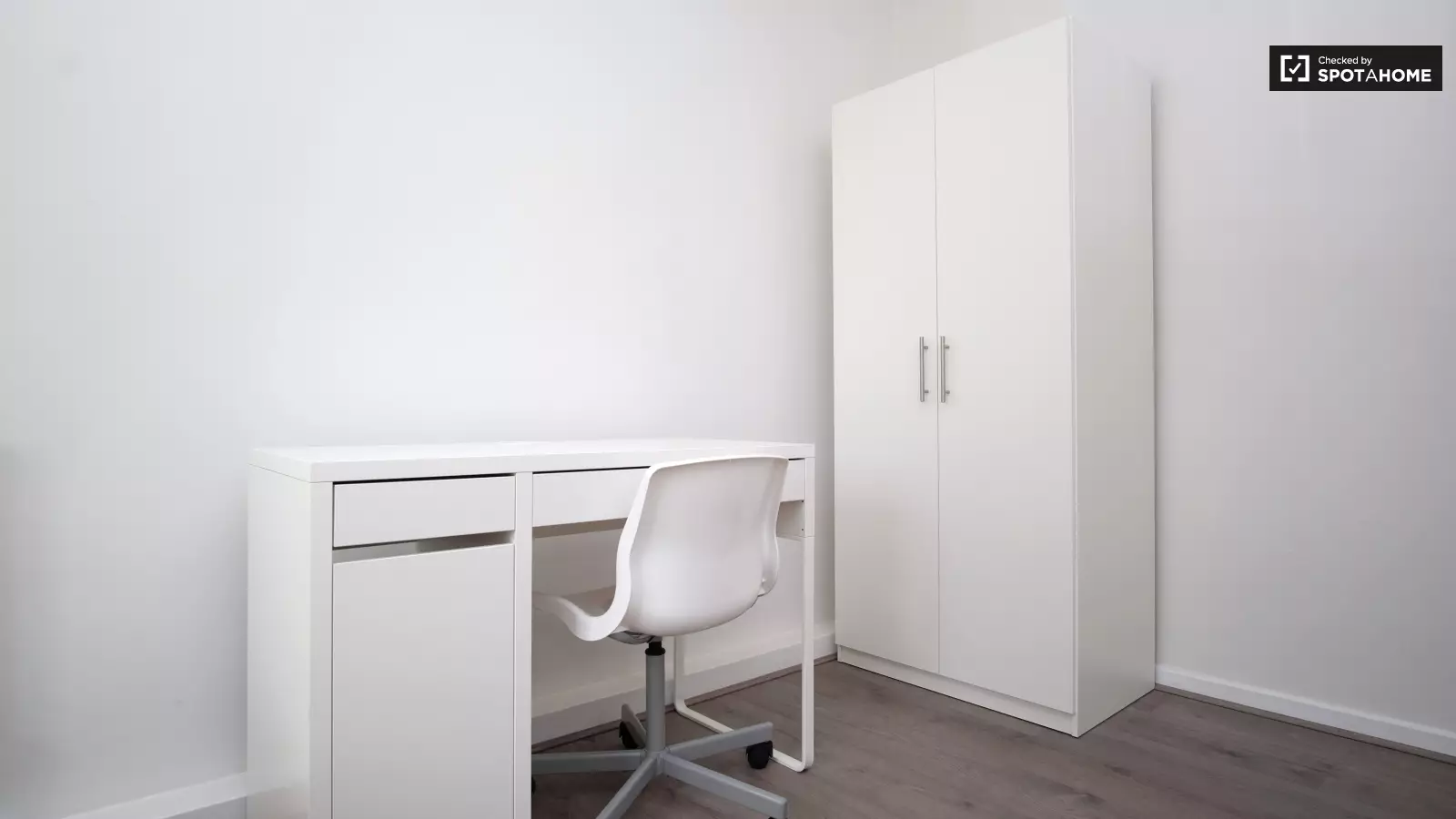 Room Cambridge Heath Road in Greater London