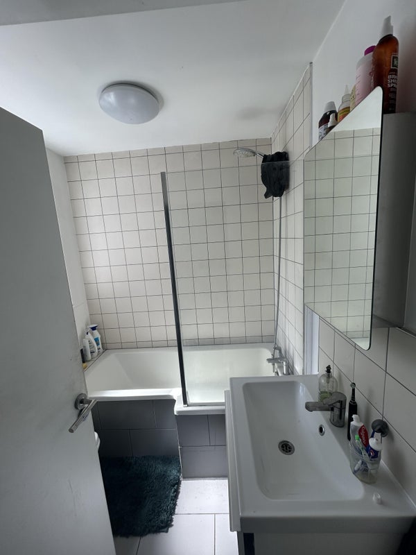 Room Hamilton Road in Greater London