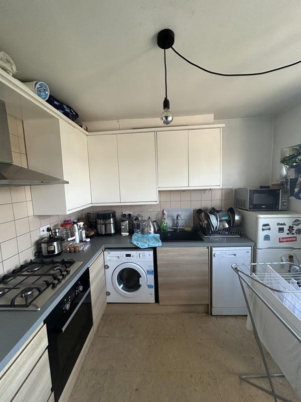 Room Hamilton Road in Greater London