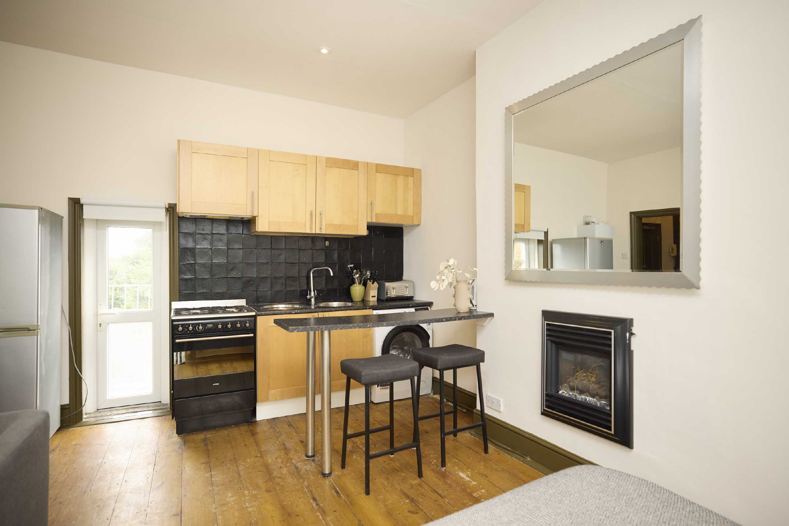 Flat Highlever Road in Greater London