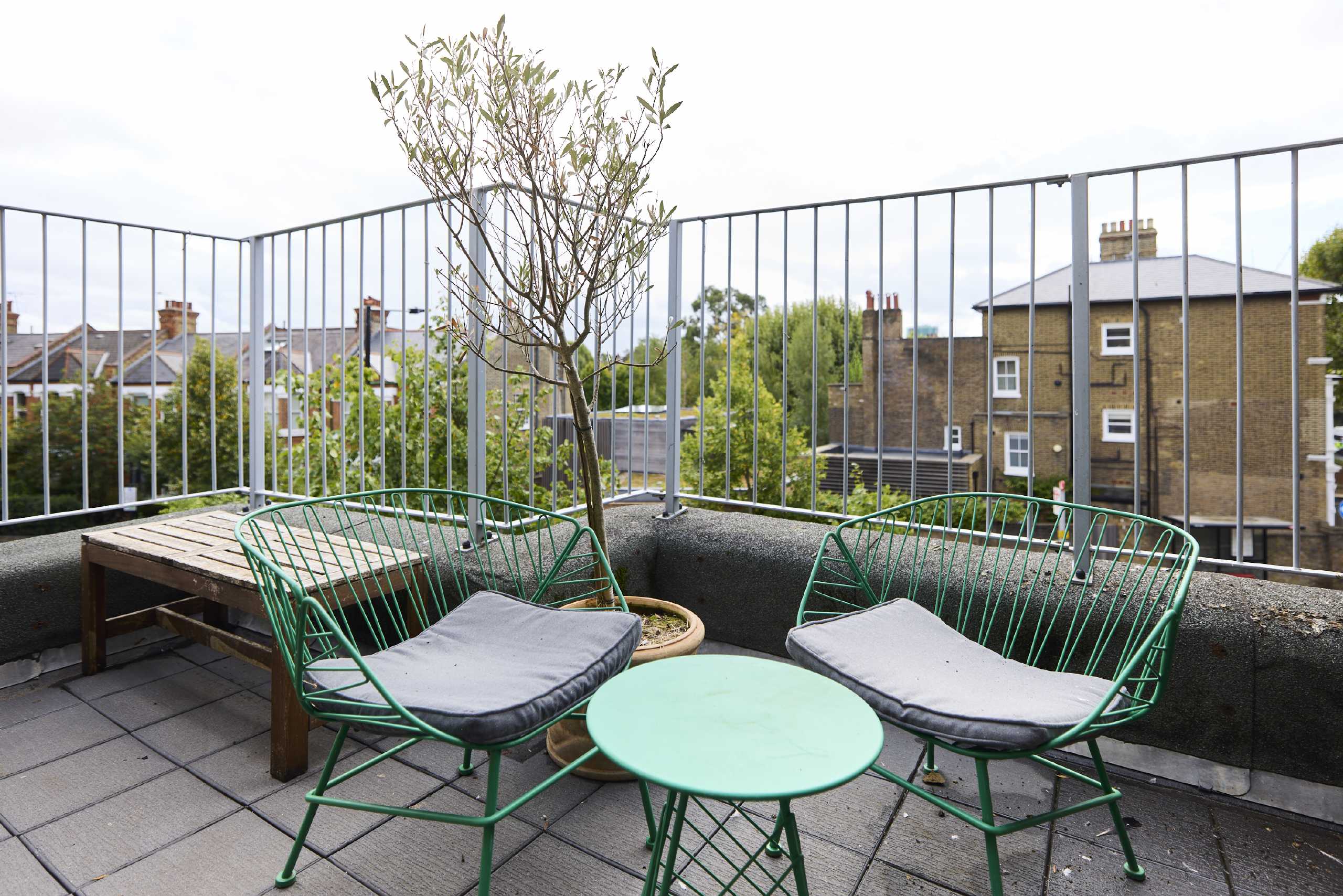 Flat Highlever Road in Greater London