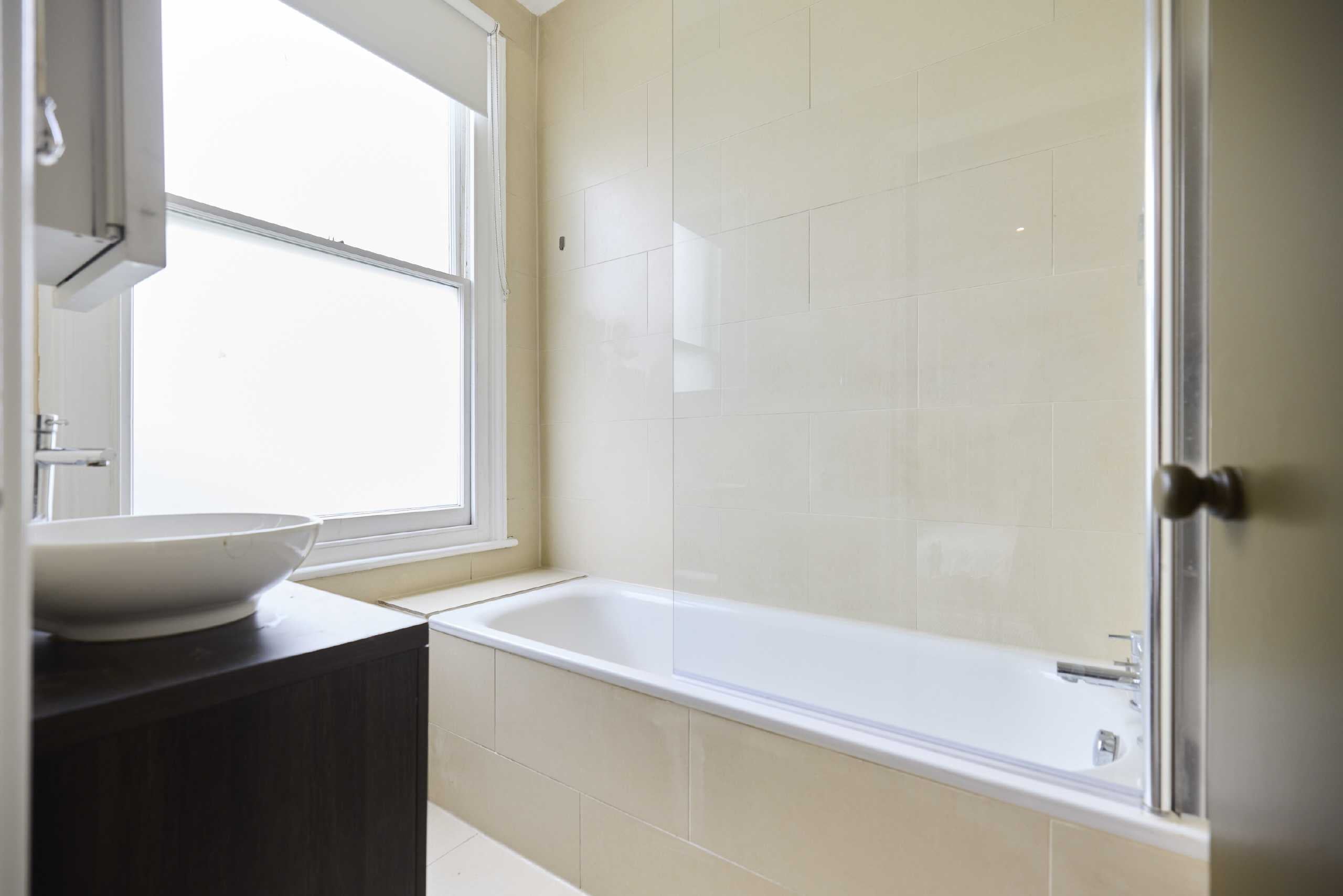 Flat Highlever Road in Greater London