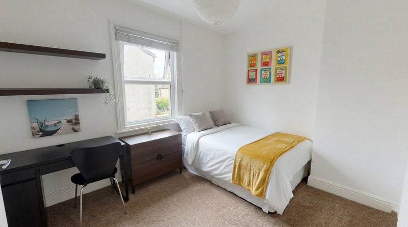 Room Downend Road in Bristol
