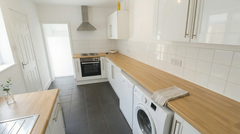 Room Downend Road in Bristol