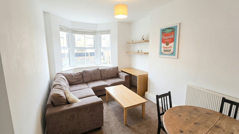 Room Downend Road in Bristol