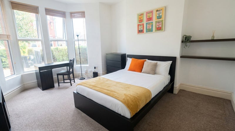 Room Downend Road in Bristol