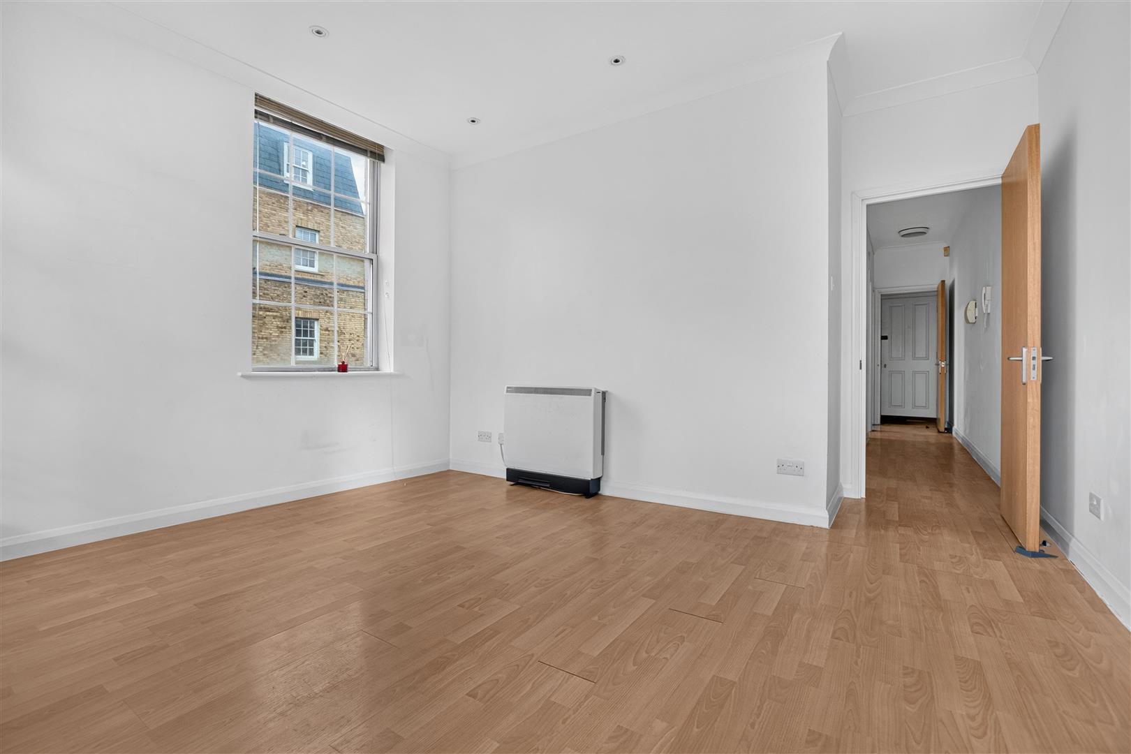 Flat Trinity Street in Greater London