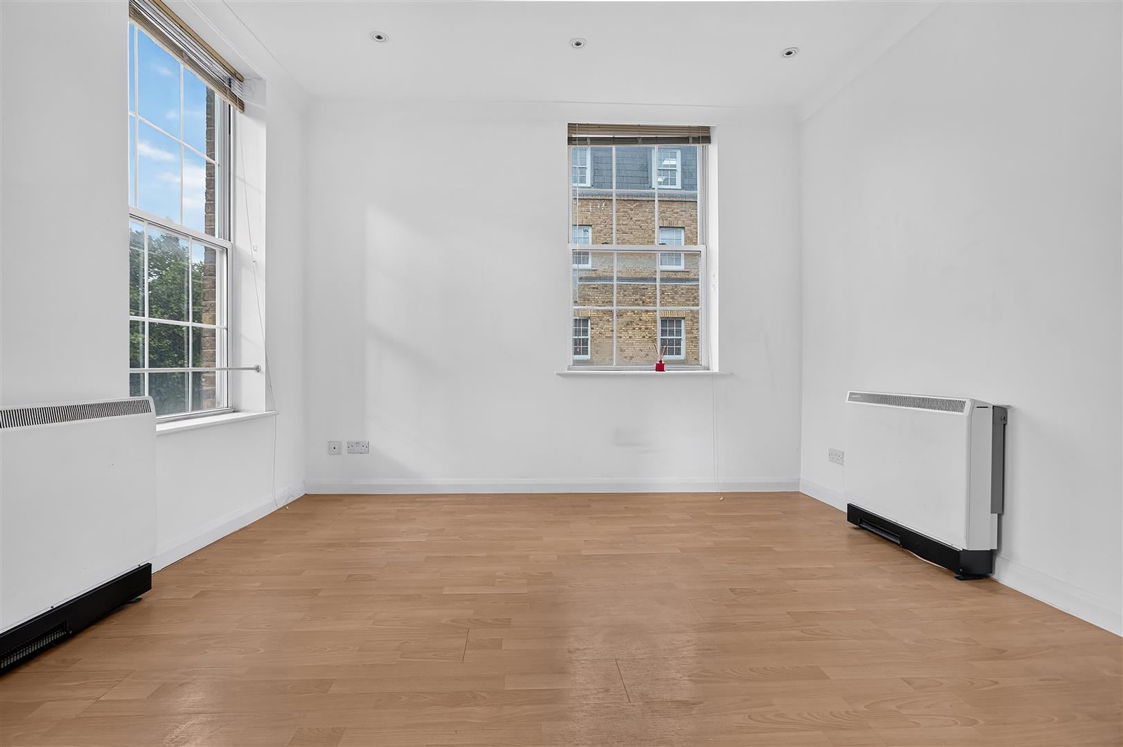 Flat Trinity Street in Greater London