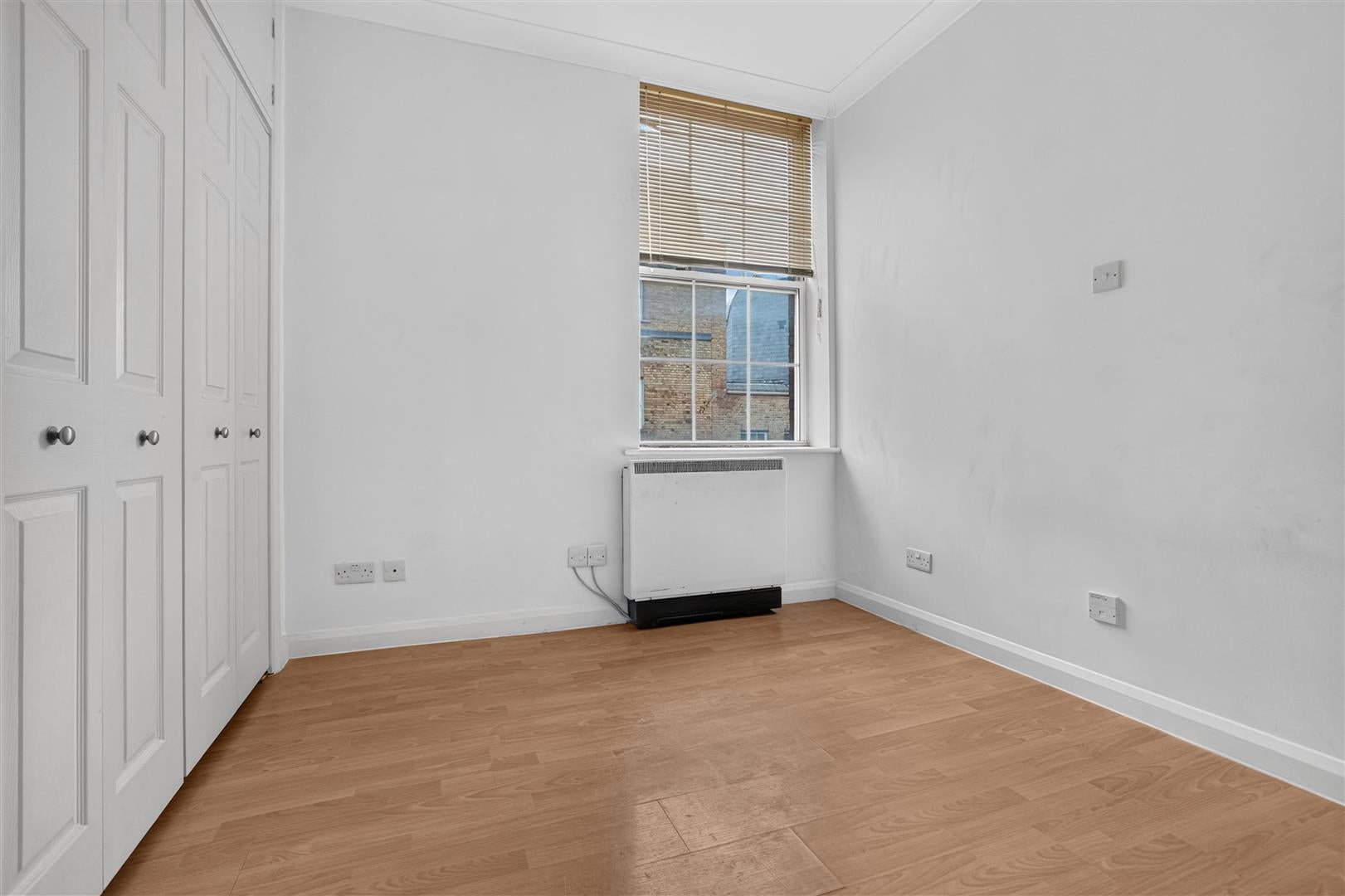 Flat Trinity Street in Greater London