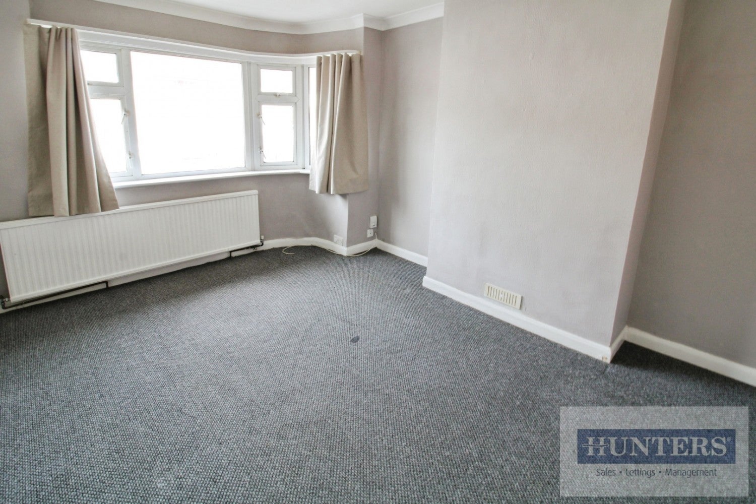 Flat Eversley Avenue in Greater London