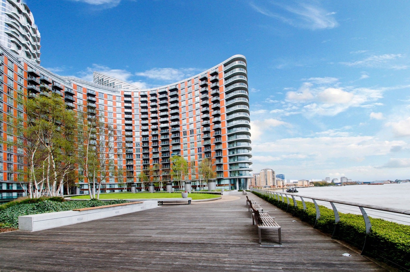 Flat Fairmont Avenue in Greater London