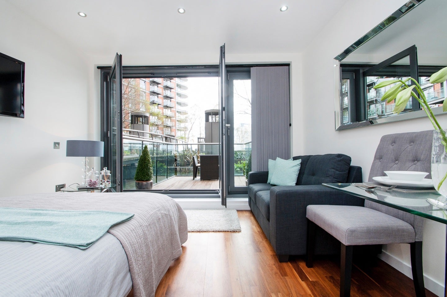 Flat Fairmont Avenue in Greater London