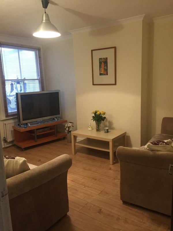 Room Henry Road in Chelmsford