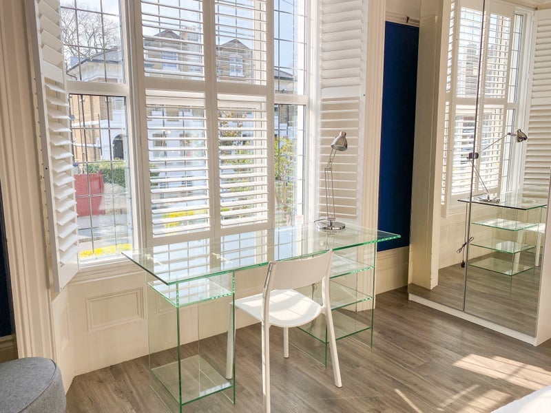 Room Outram Road in Greater London