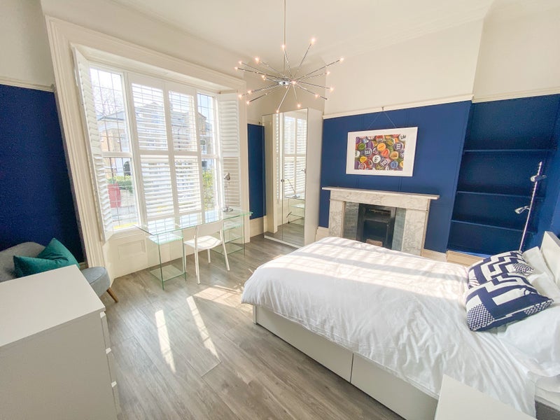 Room Outram Road in Greater London