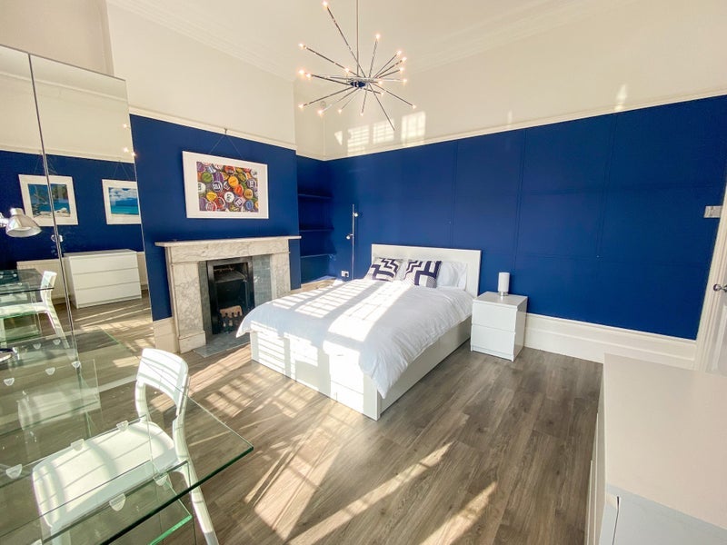 Room Outram Road in Greater London