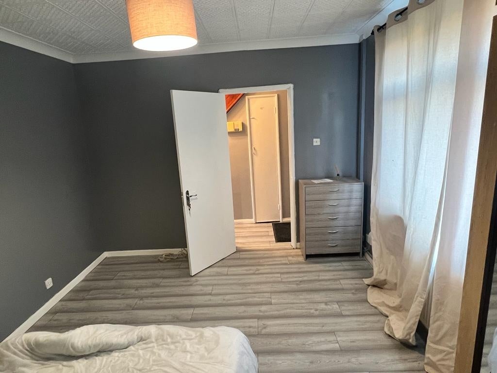 Room Boxgrove Road in Greater London