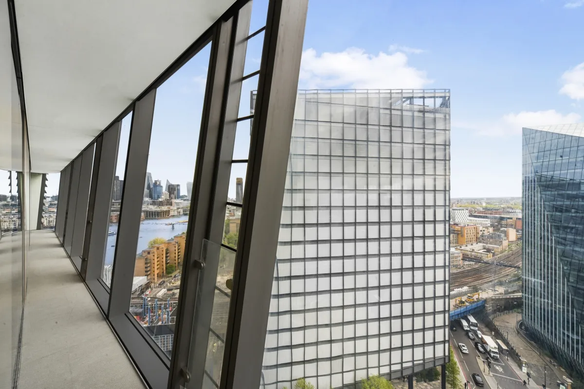 Flat Blackfriars Road in Greater London