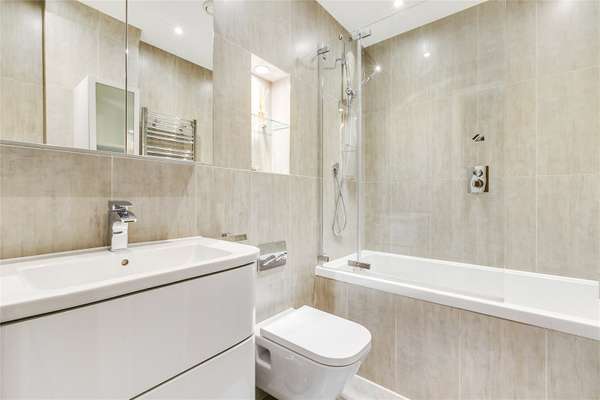 Flat Holman Road in Greater London