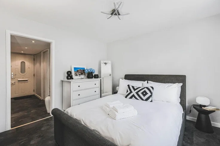 Flat Myrtle Walk in Greater London