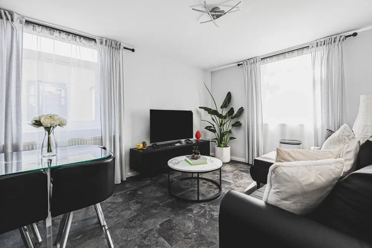 Flat Myrtle Walk in Greater London