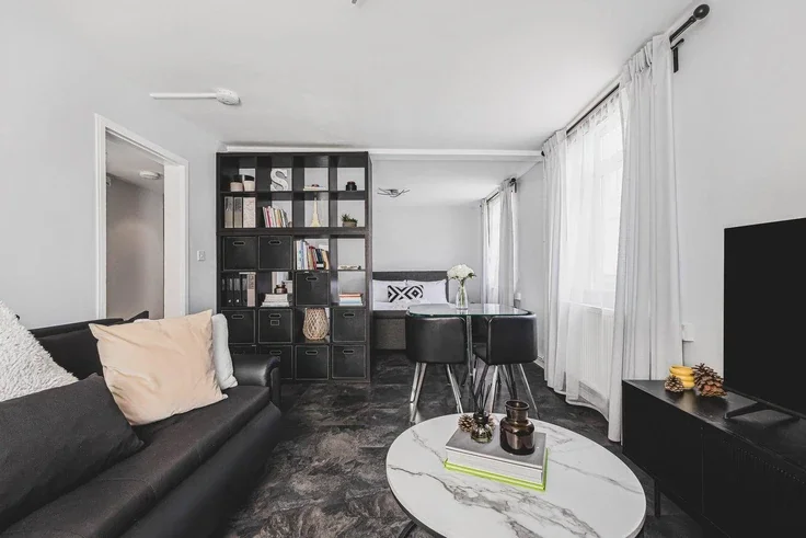 Flat Myrtle Walk in Greater London
