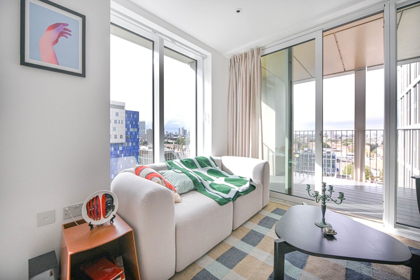 Flat Cendal Crescent in Greater London