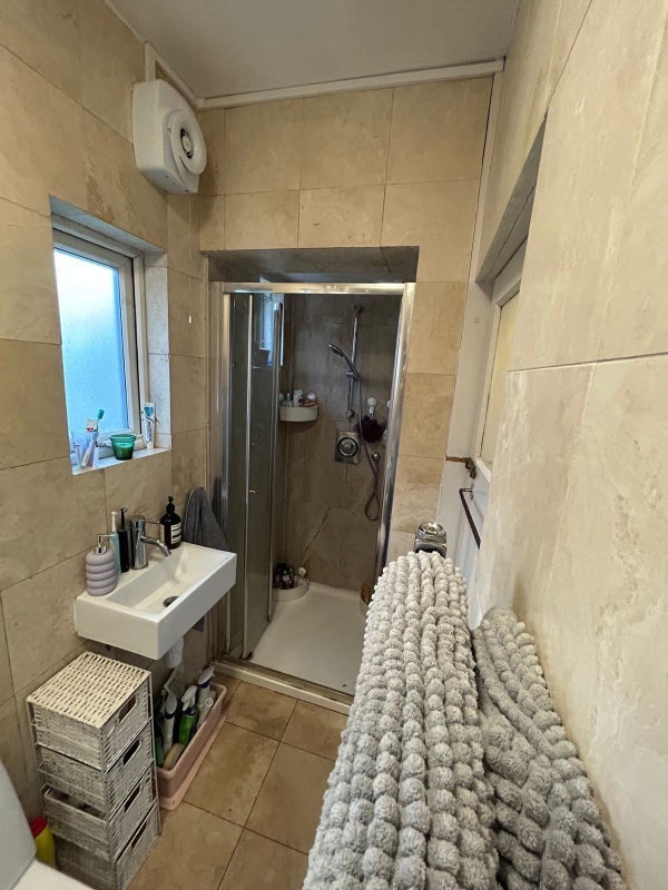 Room Morval Road in Greater London