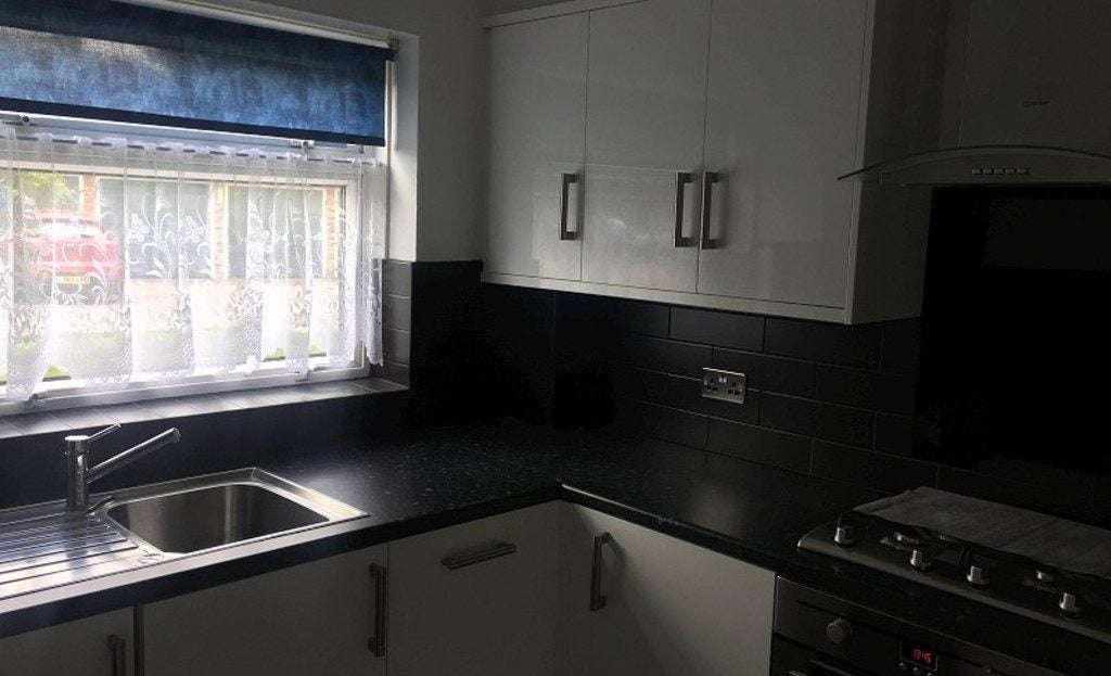 Flat Eccleston Crescent in Greater London