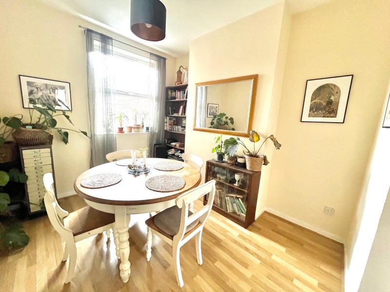Room Carlyle Road in Bristol