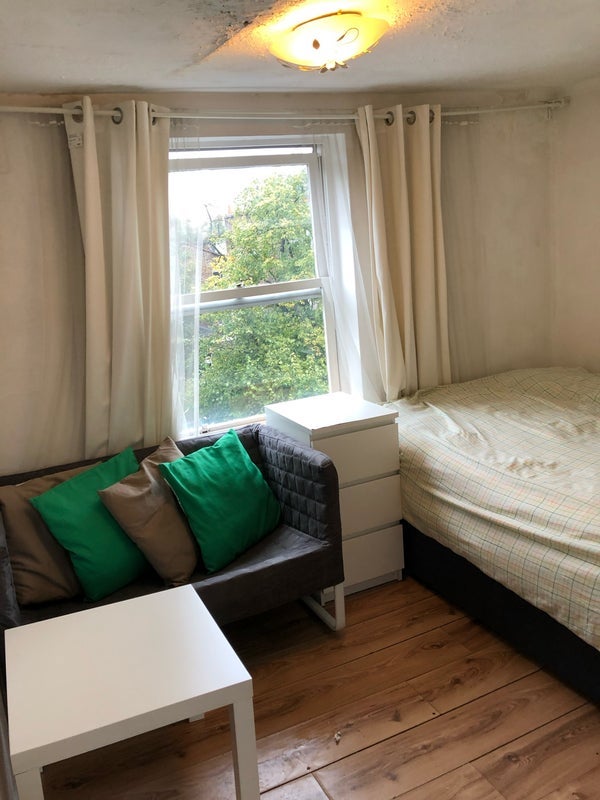 Room Liverpool Road in Greater London