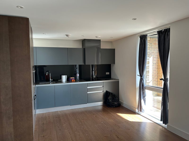 Room Saundby Lane in Greater London