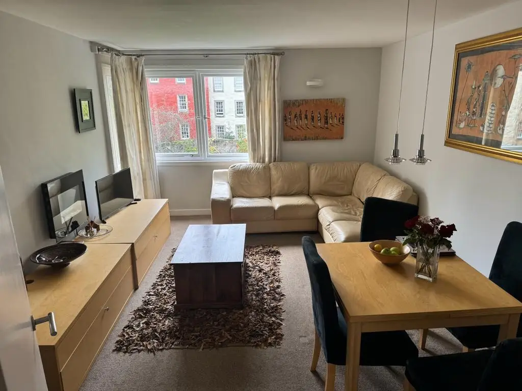 Flat Chessel's Court in City of Edinburgh