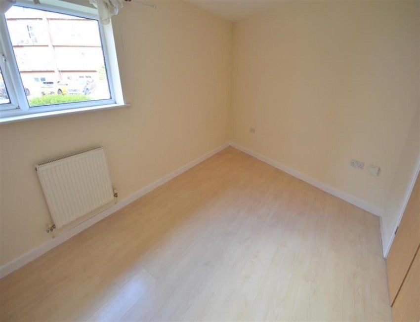 Flat Central Avenue in Sale