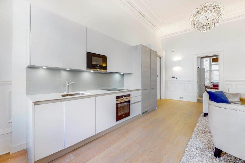 Flat Queen's Gate Terrace in Greater London