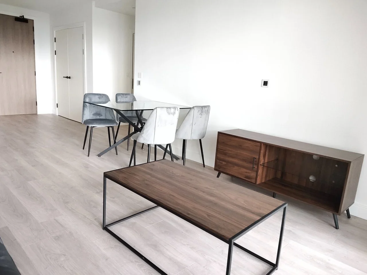 Flat Beresford Avenue in Greater London