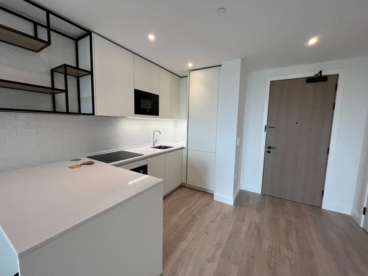 Flat Beresford Avenue in Greater London
