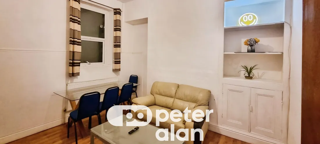 Room King Edward Road in Swansea