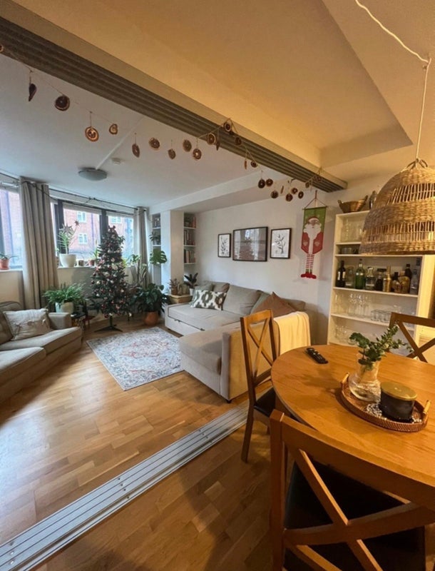 Room Crowndale Court in Greater London