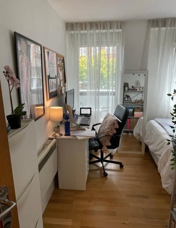 Room Crowndale Court in Greater London