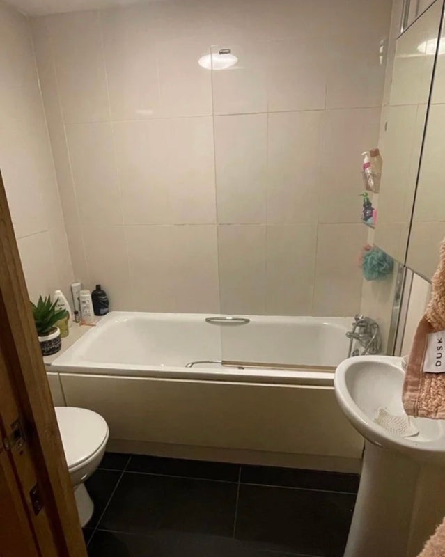 Room Crowndale Court in Greater London